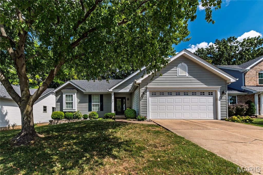 OPEN SUNDAY 9/20 1-3 P.M.  Super sharp Ranch home.  Freshly painted exterior.  Vaulted ceiling.  Main floor laundry.  Great location on a cul de sac street.  Level lot with privacy.  Updated kitchen w/ granite counter tops and stainless steel appliances, recess lighting & pull out drawers.  Hardwood floors in kitchen & breakfast room.  Separate tub & shower in master bath. Partially finished lower level with a 26x15 rec/family room and bar.  Plantation shutters.  Very nice deck.  James Hardy siding.    AC & High efficiency furnace are approximately 7 yrs old.