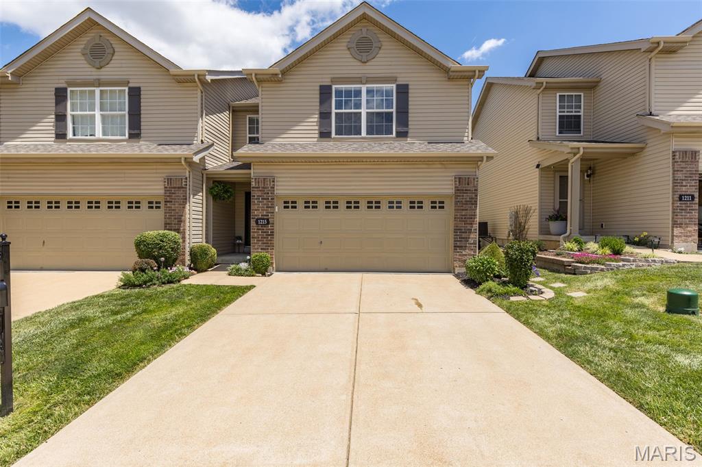 Welcome home to this move-in-ready two-story townhome in the sought-after Oakville community. Ideal for first-time buyers, downsizers, or anyone seeking a low-maintenance lifestyle, this home offers comfort, convenience, and style.
Well maintained and updated, it features fresh paint, new carpeting, vinyl plank flooring on the main level, and a new kitchen backsplash. The open floor plan, soaring ceilings, and abundant natural light create an inviting space for everyday living and entertaining.
The spacious kitchen includes all appliances, 42-inch custom oak cabinetry, ample counter space, and a window overlooking the backyard. A large eat-in dining area provides plenty of room for meals and gatherings, with space available to add a center island if desired. The kitchen flows directly into the main living area for easy entertaining.
Upstairs, you’ll find a private laundry area and three spacious bedrooms, each with a walk-in closet and ceiling fan. The primary suite features a large walk-in closet and private en-suite bath. An additional full bath upstairs and a half bath on the main level provide convenience for family and guests.
Outside, enjoy a private patio overlooking landscaped grounds. The oversized two-car garage offers ample storage, and the unfinished lower level provides potential for additional living space, a home office, recreation room, gym, or extra storage.
Affordable HOA fees add value in this well-maintained community that blends privacy, convenience, and low-maintenance living.
Conveniently located near shopping, dining, parks, Highway 55, Highway 270, the JB Bridge, and other local amenities, this home offers excellent accessibility in a peaceful neighborhood setting.
This well-cared-for townhome is ready for its next owners. Schedule your private showing today and see all that this Oakville home has to offer!