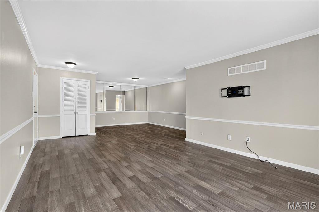 Lin Capri Condo - Residential