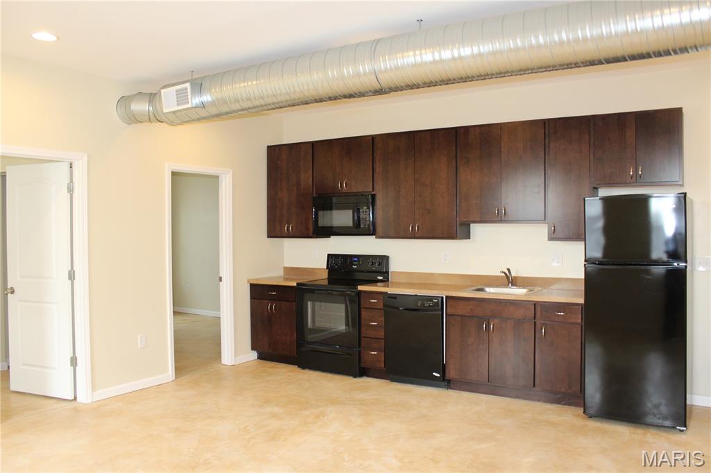 The is a move in ready 2 bed 1 bath loft apartment available NOW.  Contemporary construction with concrete floors and 9 foot ceiling with recessed lighting and some fans.  All appliances are in the kitchen with 42 inch wall cabinets.  The unit has a washer dryer combo in it.  All utilities are included in the rent other than the electric.  This is a 2 Bedroom apartment on the second floor in downtown Ferguson.  Blocks from UMSL and on a public transportation route. This one wont last.  This is a unit on the second floor at 419 Florissant rd.