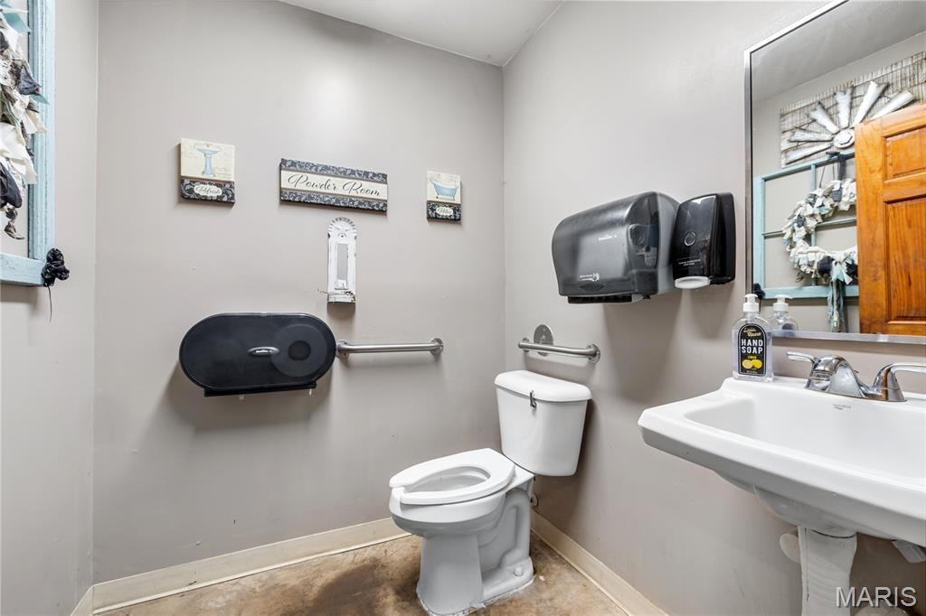 Village/Irving - Commercial Sale