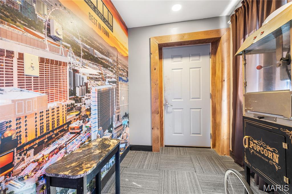 Village/Irving - Commercial Sale