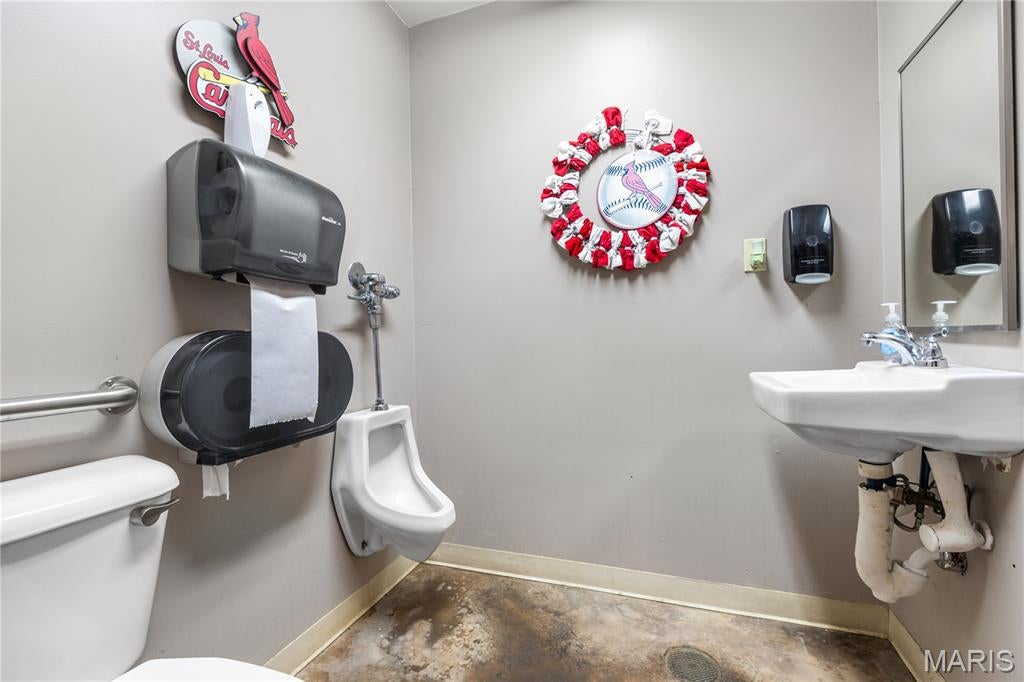 Village/Irving - Commercial Sale