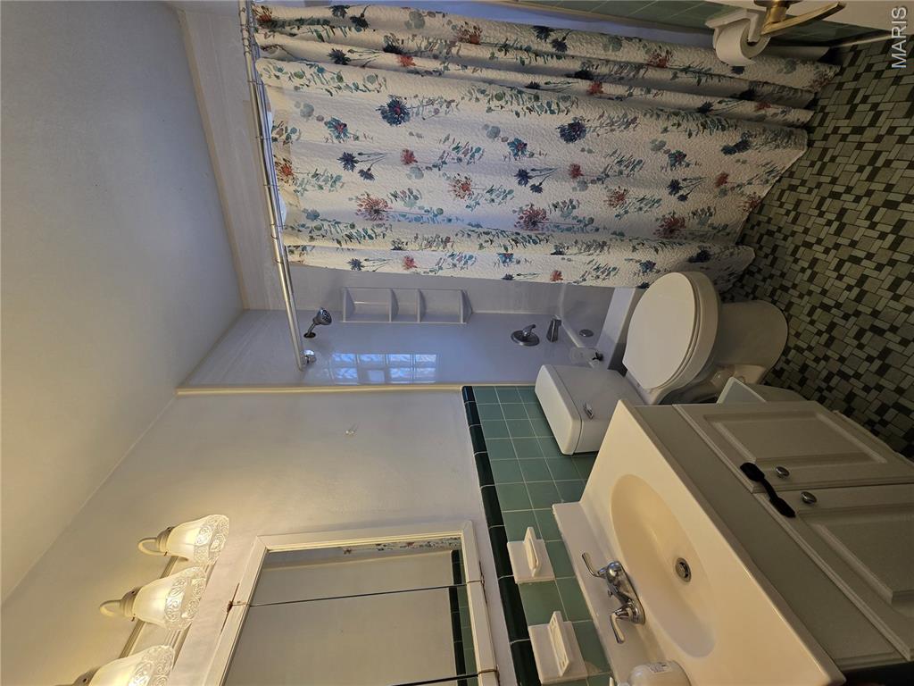 FIRST ADD TO BELLEMORE VILLAGE LT 97 S PT LT 96 66 - Residential
