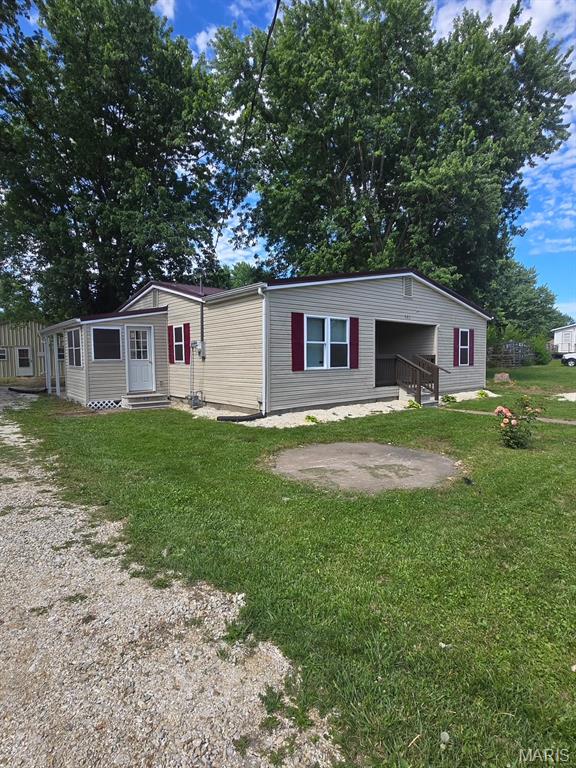 Welcome to this charming, well-kept home in the heart of Bowling Green, MO! Featuring 3 bedrooms, 2 bathrooms and a spacious kitchen. Outside, you will find a new back deck and nice, maintained backyard. This home is ready to welcome you! Call or text for more info.