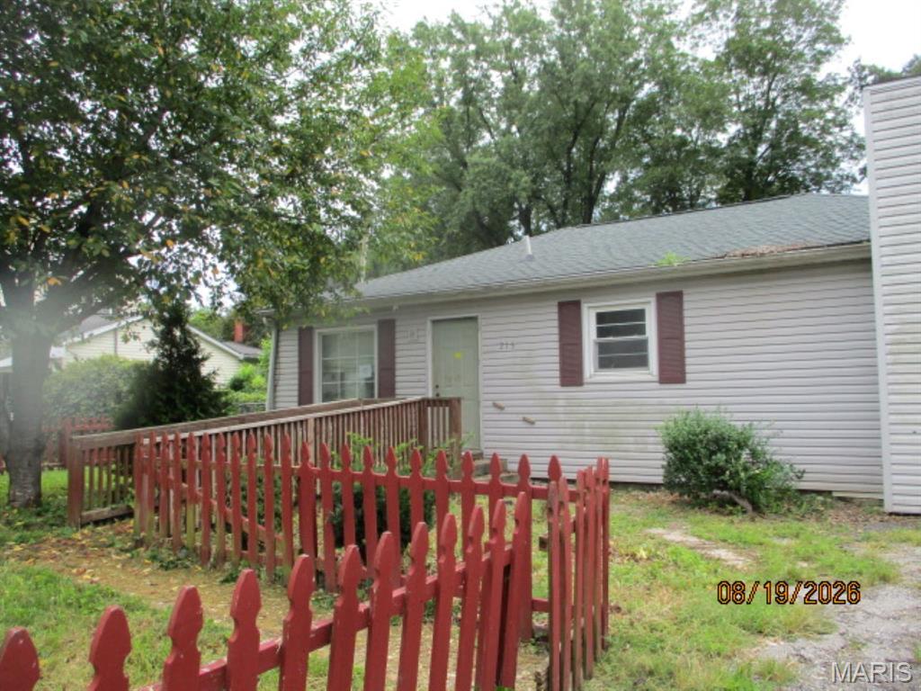 2 BEDROOM, 1 BATH, FAMILY ROOM WITH LARGE FENCED YARD, SHED, POLE BARN, DECK, SITTING ON ALMOST AN ACRE OF LAND. CLOSE TO HIGHWAY ACCESS, SHOPPING, TRANSPORTATION

Agents must register as a User, enter the property address, and click on “Start Offer”. This property may qualify for Seller Financing (Vendee). If Property was built prior to 1978, Lead Based Paint Potentially Exists.

BUYER TO VERIFY ALL MLS INFORMATION INCLUDING BUT NOT LIMITED TO SQ. FT, TAXES, FLOORING, ROOM SIZE, ROOM COUNT, SCHOOLS, ETC...