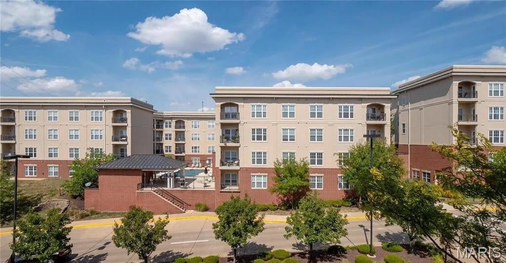 This stunning 1 bed,1 bath condo w/a sizable den for an office or another sleeping area is strategically located in the most vibrant part of Brentwood. Easy access and minutes to Clayton, downtown St Louis, U City, Washington University, Webster & Fontbonne Campuses,St. John's, St. Mary's & Barnes Hospitals. The corner location gets great natural light & a great outside view. 9" ceiling Living room w/private balcony overlooking the Drive. Separate dining room area & gourmet kitchen w/center island breakfast bar. 42 cabinets, granite countertops. The bedroom has a walk-in closet. Washer/dryer in closet in kitchen. Renovated luxury bath with walk-in shower and dual sinks. Storage room located on the same level. Unit includes 1 reserved and covered parking in the garage-covered walkway to the secured building. The amenities are 2 pools, a hot tub, a poolside cabana, 24 24-hour fitness center, and controlled access, a gated pet park, elevators, 2 lounges, and all just a few miles away! Location: City, Corner Location, Downtown, End Unit, High Traffic, Retail Center