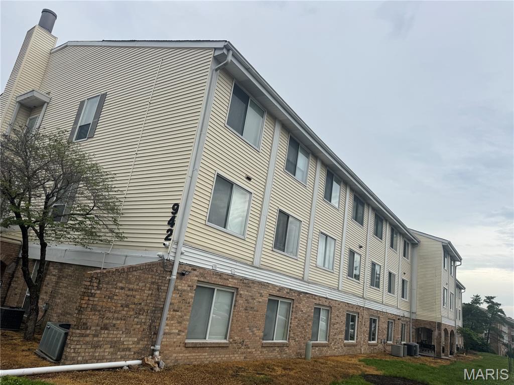 Carriage House Manor Condo Ph - Residential