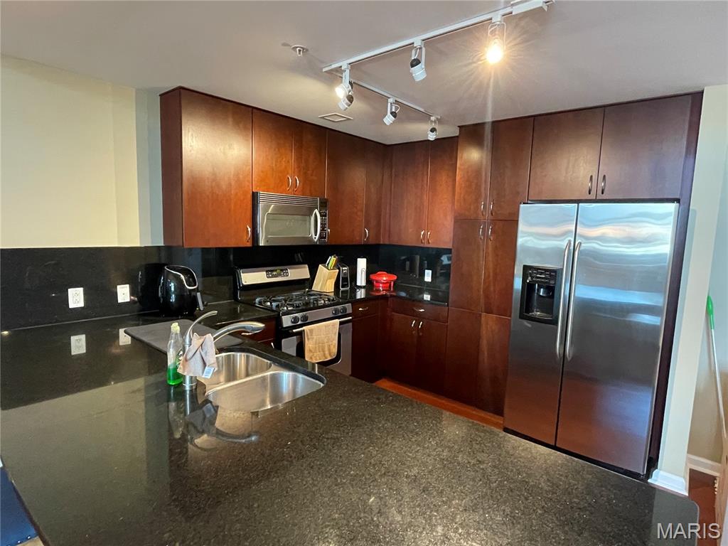 Park East Tower - Residential Lease