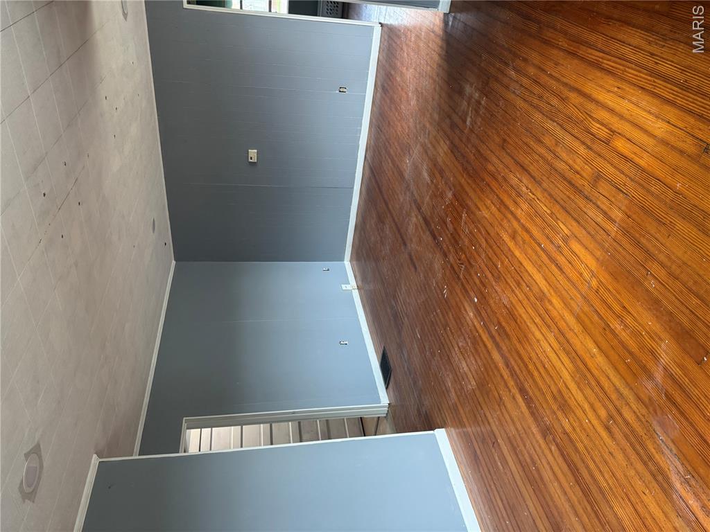 Guelberth Partition - Commercial Sale
