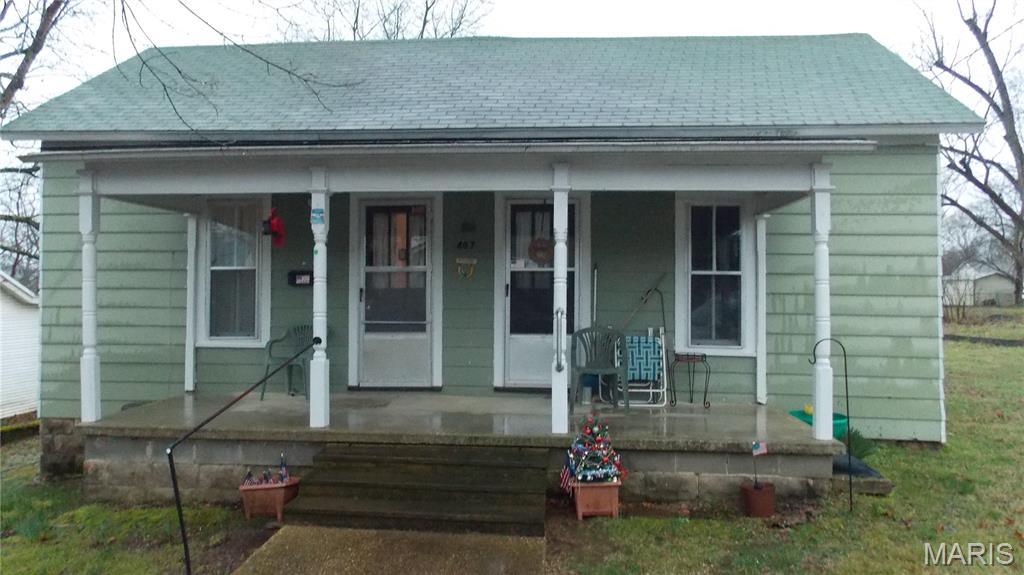 Well-kept, cozy 2-3 bedroom home in a quiet location, close to downtown. It features a large fenced backyard, a detached carport, and a shed. The family room could serve as a third bedroom.