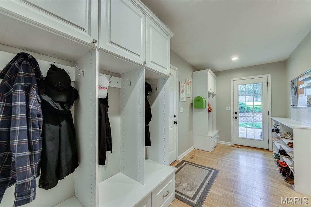 Woodview Manor Lt 14 & Charles A - Residential
