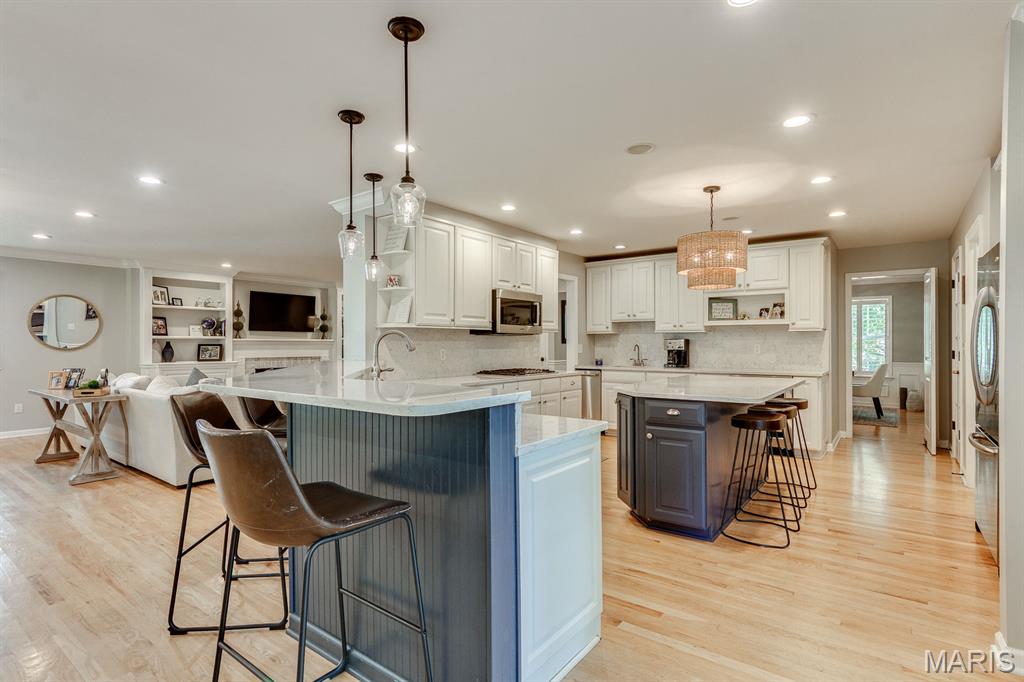 Woodview Manor Lt 14 & Charles A - Residential