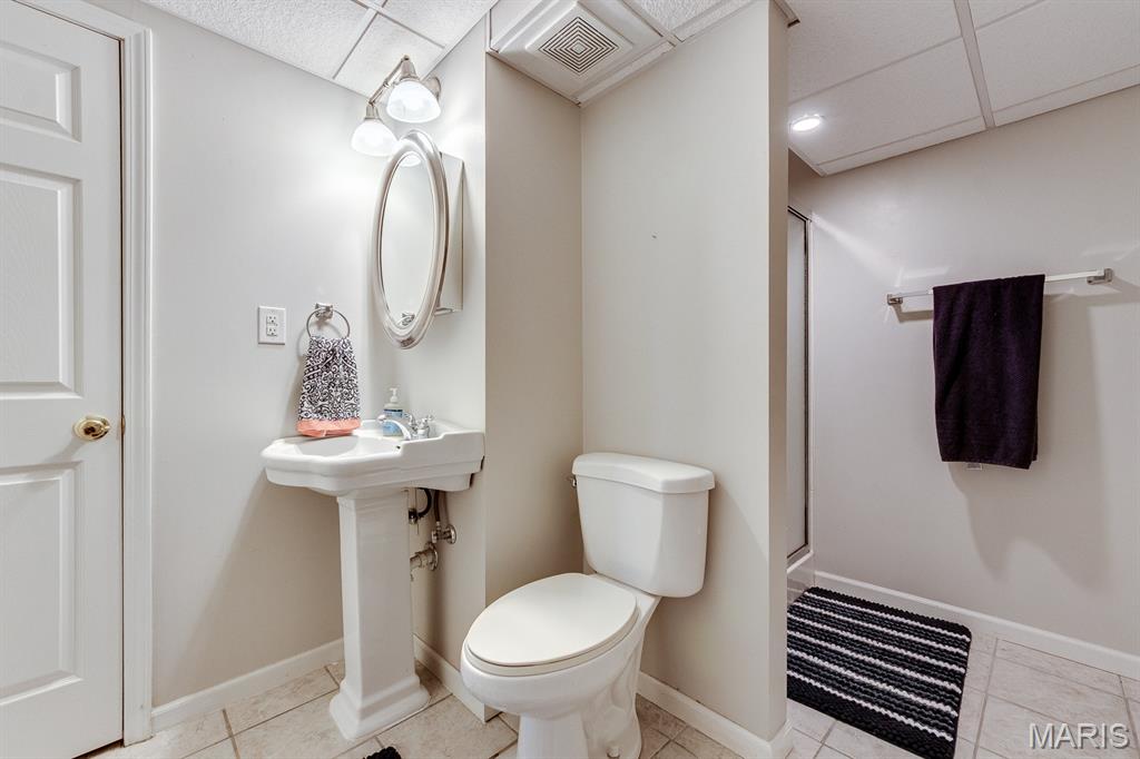 Woodview Manor Lt 14 & Charles A - Residential