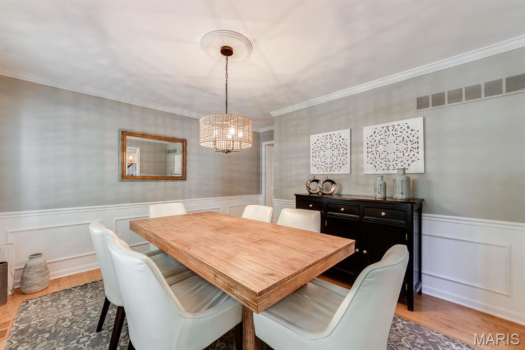 Woodview Manor Lt 14 & Charles A - Residential