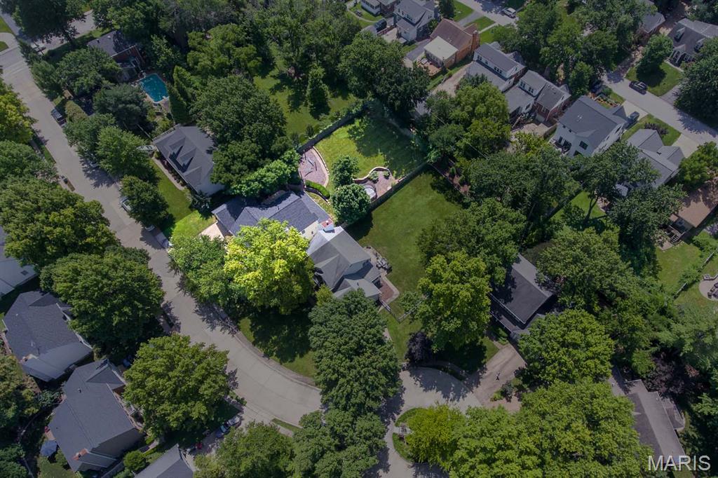 Woodview Manor Lt 14 & Charles A - Residential