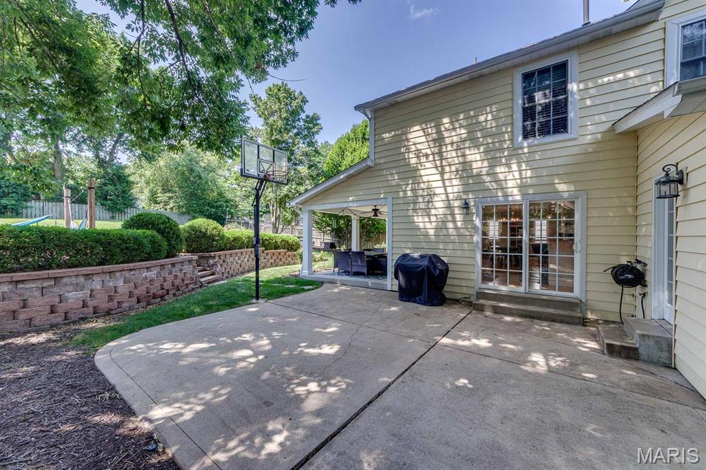 Woodview Manor Lt 14 & Charles A - Residential