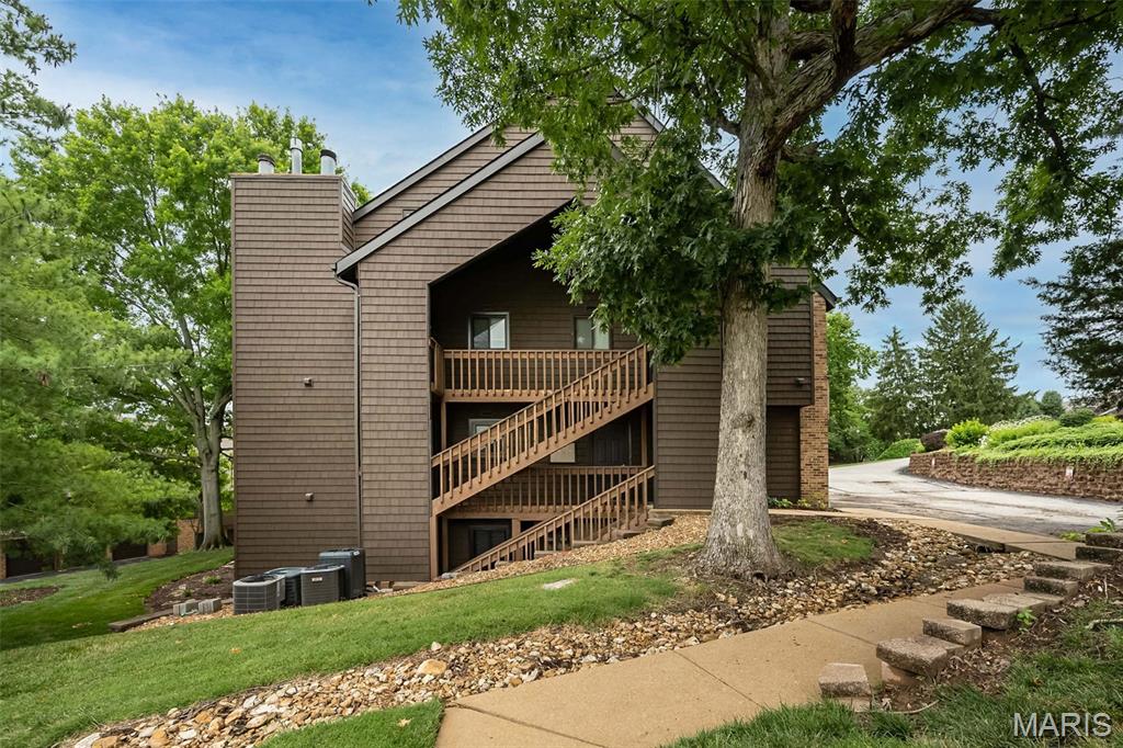 6300 Sprig Oak is an updated condo in South County. This two-bedroom, two-bathroom condo has been maliciously maintained and is ready for a new owner to enjoy the maintenance free living this place has to offer! Schedule your showing today!