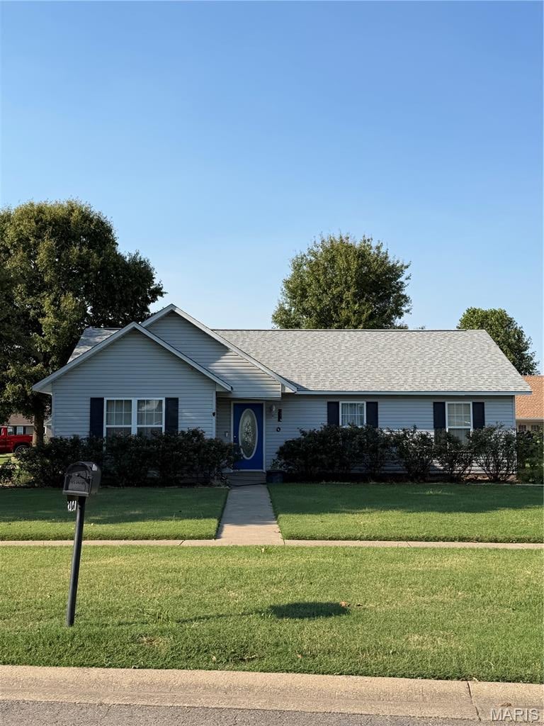 Very nice 3 bedroom, 2 bath home on a corner lot in a quiet neighborhood near the New Madrid Elementary School.   Some features include all kitchen appliances, ceiling fans, laminate flooring, and a fenced in backyard.  The roof is approximately one year old and the garage has been turned into a large family room.