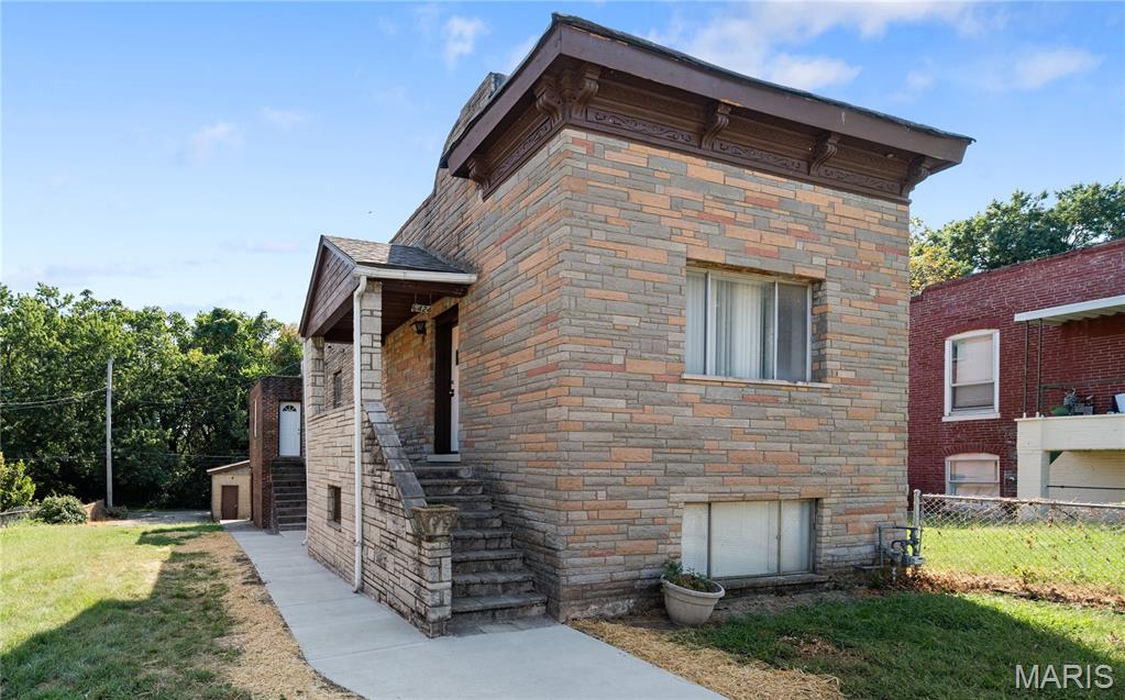 Price Adjusted!!!  Sep 2026! Open House 20 Sep 2026, 1 to 3 pm
Discover this beautifully renovated 2-bedroom, 2-bathroom home Plus Office or Den (could be an additional sleeping area) in the heart of Dogtown, situated on an expansive double lot with exceptional outdoor space and parking.  Inside, you’ll find a thoughtfully updated layout featuring two spacious bedrooms, two full bathrooms, and a versatile bonus room—perfect for a den, home office, or additional living space. Enjoy the convenience of second-floor laundry, along with new flooring and fresh paint throughout. Recent Updates Include plumbing and electrical systems. Beautifully updated kitchen with custom 48-inch cabinetry, Granite countertops, Brand-new stove, refrigerator, microwave, and dishwasher in a stylish black-and-stainless finish. All-new flooring. Exterior Features: Expansive double lot. Oversized Detached 2-car garage, Additional parking pad, Plenty of space for entertaining, gardening, or relaxing outdoors.  Ample parking, oversized two-car garage with additional parking pad (Hard to find in Dogtown)! Possible Lease to Own or Lease Option.  Contact Agent for Details ($1950.00)
Extensive renovations and a highly desirable Dogtown location make this move-in-ready home a rare opportunity you won’t want to miss.  Great location right off Tamm Ave, the Saint Patrick's Day parade route! The house is perfect for entertaining!