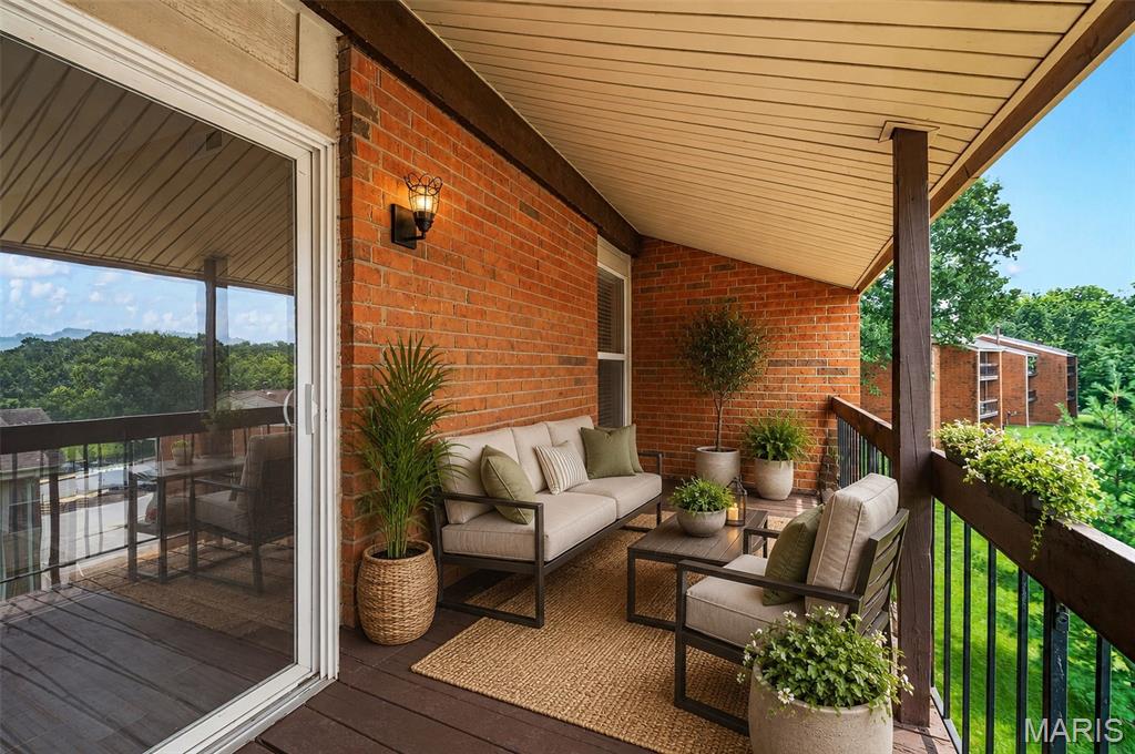 Greenbriar Condo - Residential