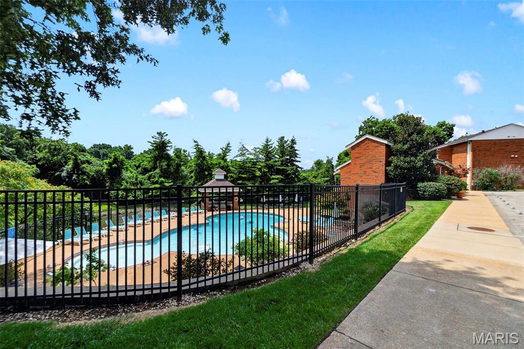 Greenbriar Condo - Residential