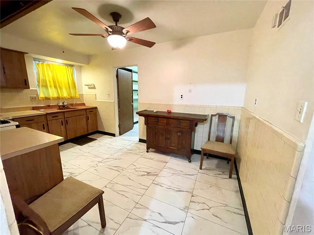 Hawthorne Manor - Residential
