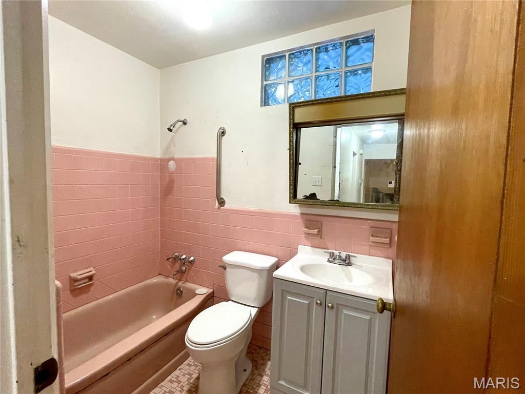 Hawthorne Manor - Residential