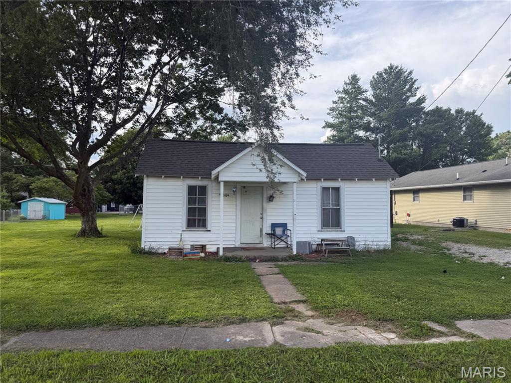 Great investment opportunity with an established tenant already in place, providing immediate rental income. This income-producing property is ready for its new owner. Don't miss your chance to add this turnkey investment to your portfolio!