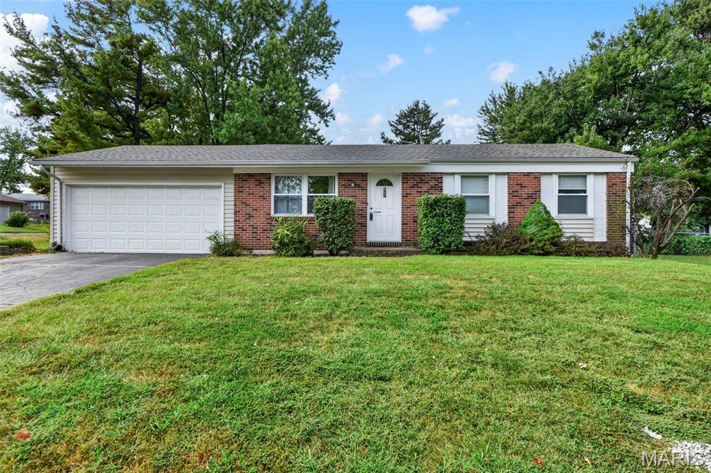 Welcome to this charming 3 bedroom, 1 bathroom home offering comfortable living, convenient location and great outdoor space! With a fully fenced backyard, there's plenty of room for kids, pets, entertaining, or simply enjoy your own private space.