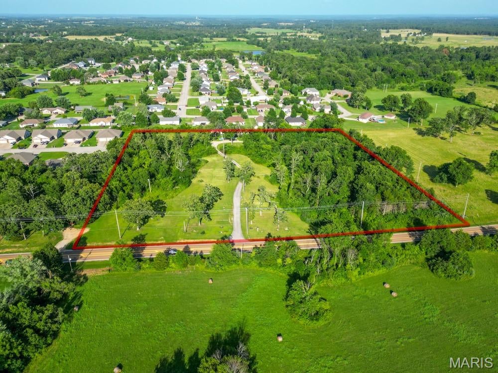 600' Frontage 9.65 acres, has capability of setting up 17 mobile home hook-ups, city utilities available and phone is available
Location in city, high traffic, was a mobile home park in the past and could possibly be rezoned multi-family residential, buyer to do due diligence in talking to City in regards to.
