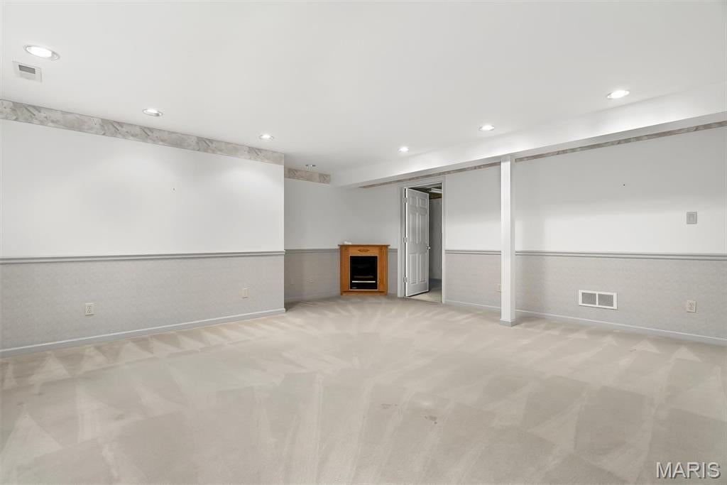 New England Village 6A - Residential