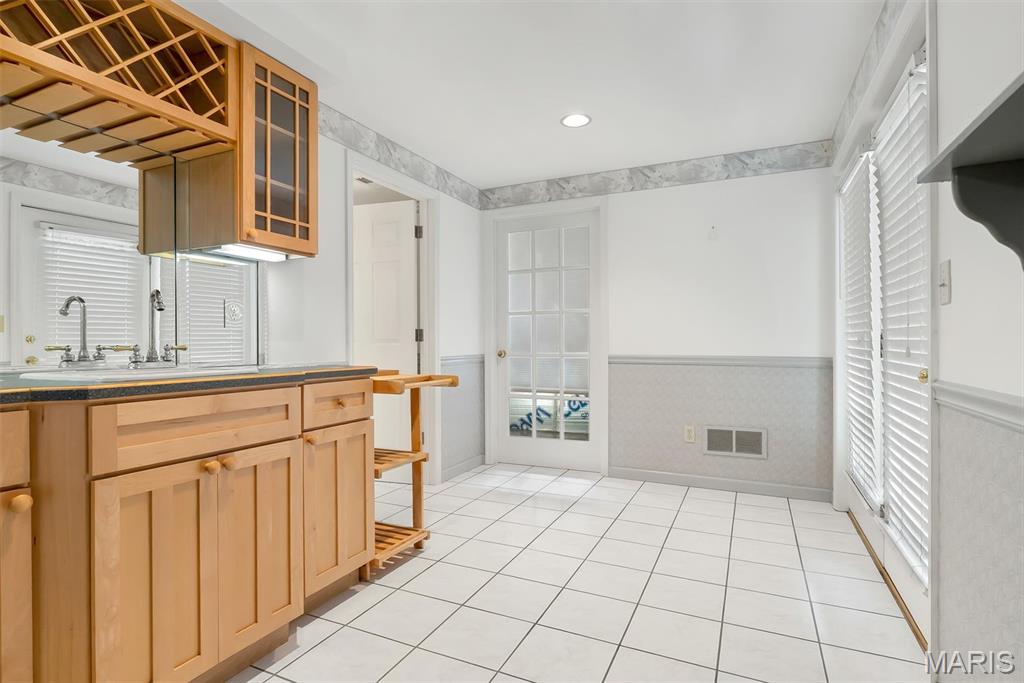 New England Village 6A - Residential