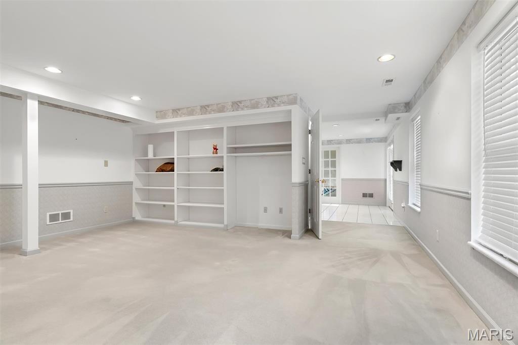 New England Village 6A - Residential
