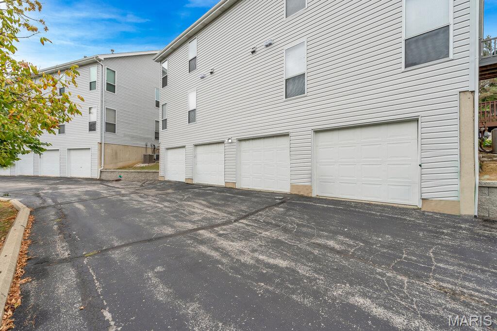 Spring Hill Farm Condo 30th - Residential