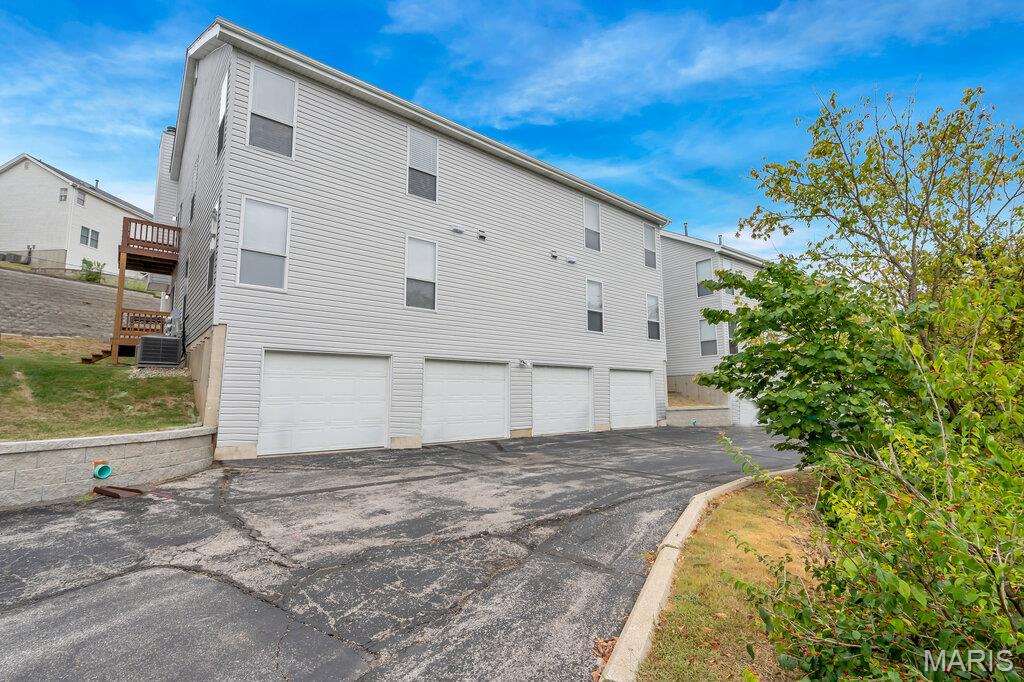 Spring Hill Farm Condo 30th - Residential