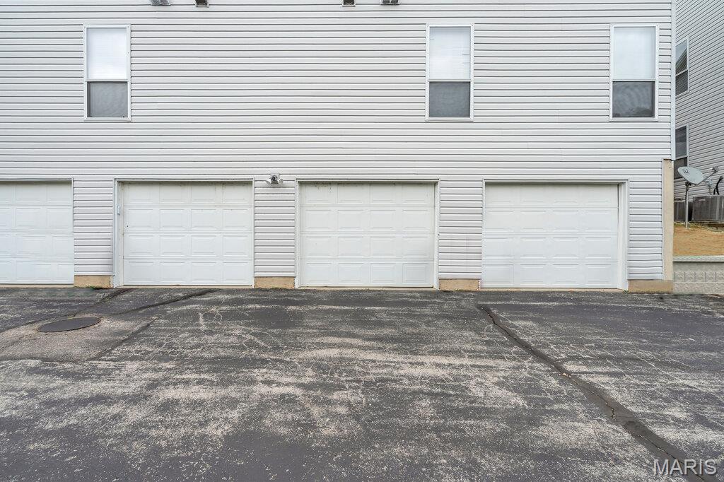 Spring Hill Farm Condo 30th - Residential