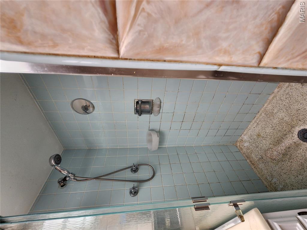 Chatelaine 3 - Residential Lease