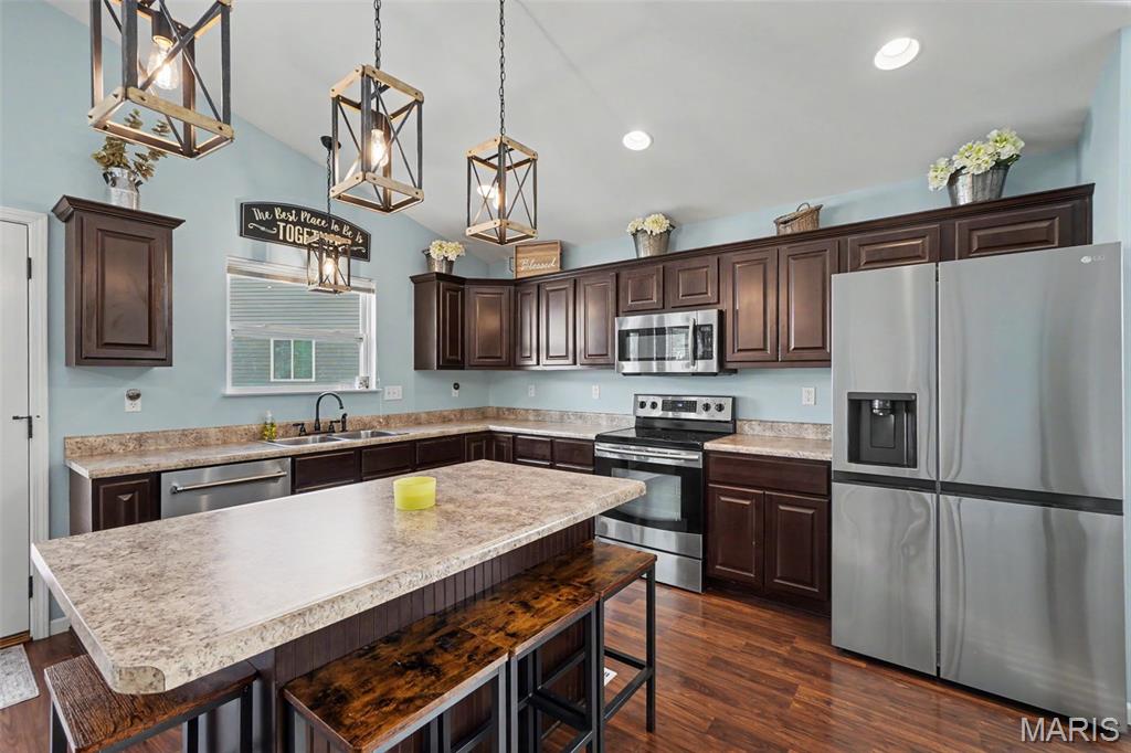 Columbia Lakes Iv - Residential