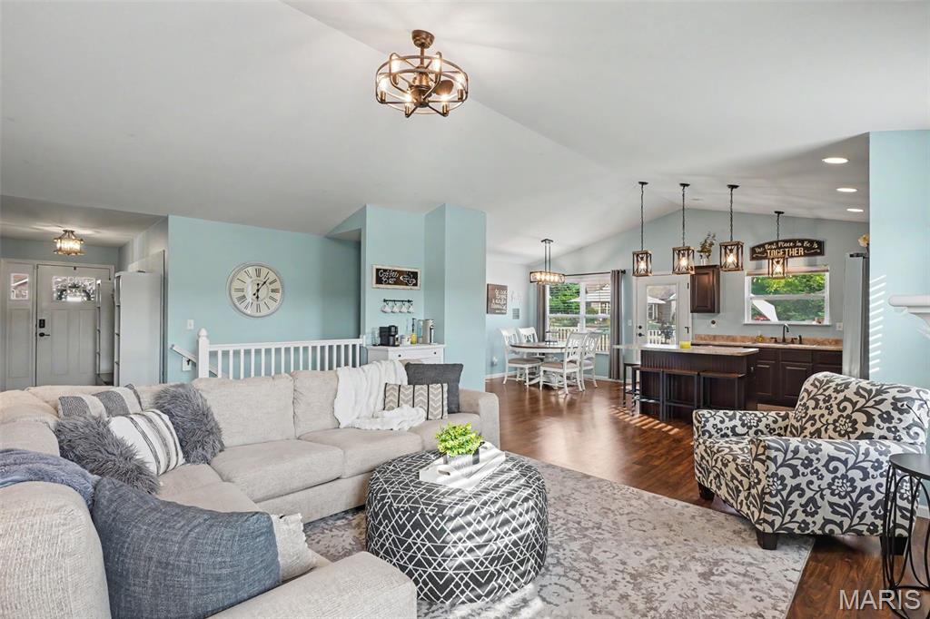 Columbia Lakes Iv - Residential