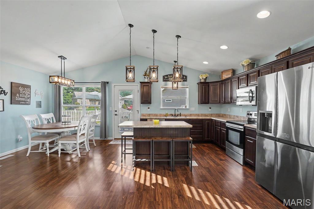Columbia Lakes Iv - Residential