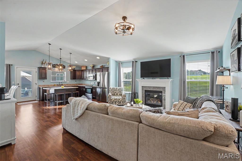 Columbia Lakes Iv - Residential