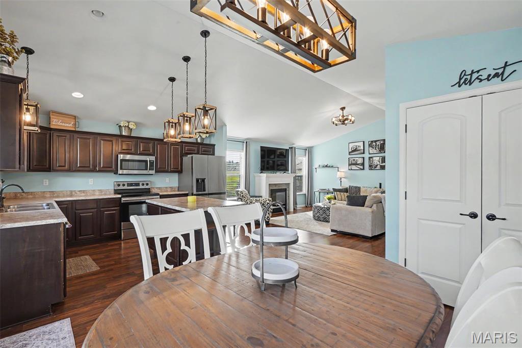 Columbia Lakes Iv - Residential