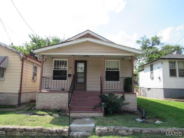 West Walnut Manor - Residential
