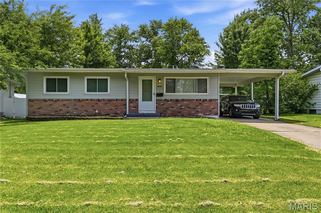 Investment opportunity! Package listing-see MLS numbers: 26034659, 26034650, 26033652, 26033650, 26033647, 26033641, 26033262, 26033257 & 26032699. Four bed, two full bath ranch style home with finished lower level with family or rec room. Laminate flooring and fenced backyard. Conveniently located near school and parks.