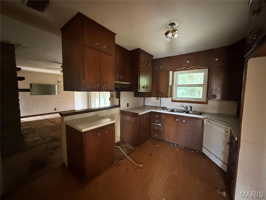 MEADOWLAWN - Residential