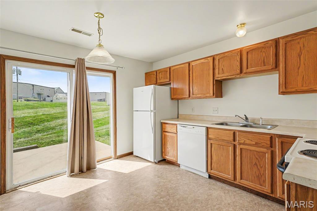 Oakview Villas & Arlington Condos - Residential