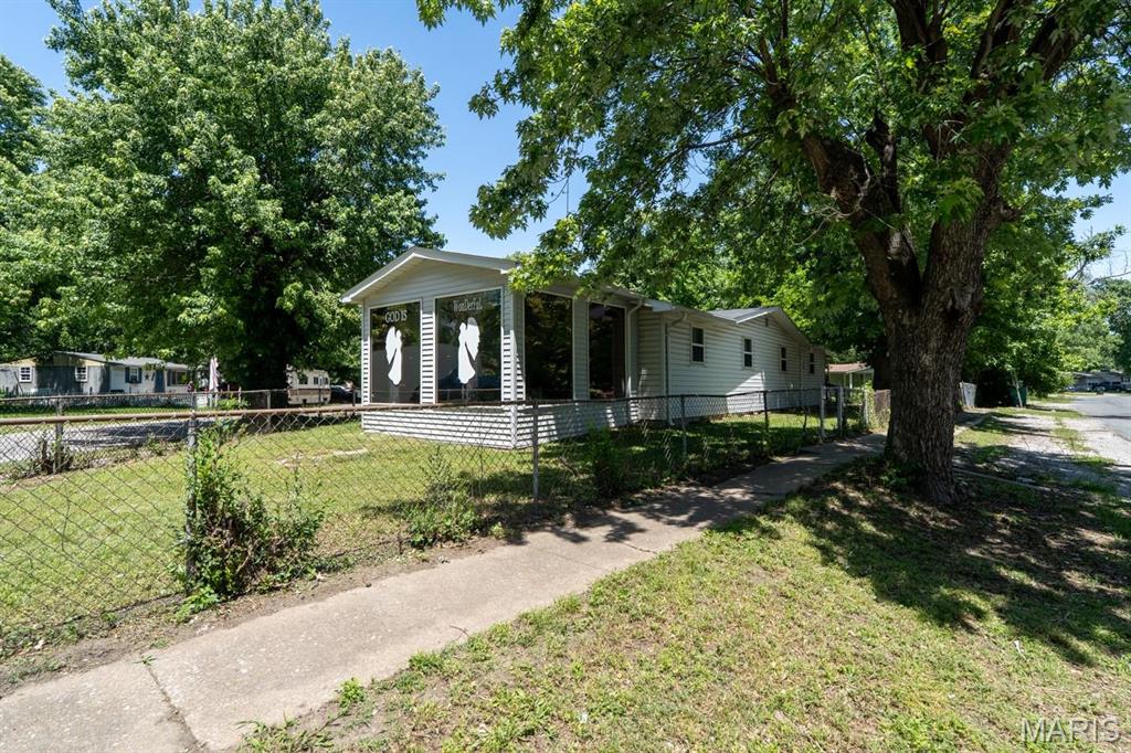MIRACLE MANOR ADD 2 LOT 41 160X122 IRR PB 23 PG 21 - Residential