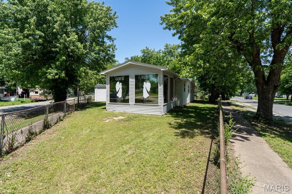 MIRACLE MANOR ADD 2 LOT 41 160X122 IRR PB 23 PG 21 - Residential