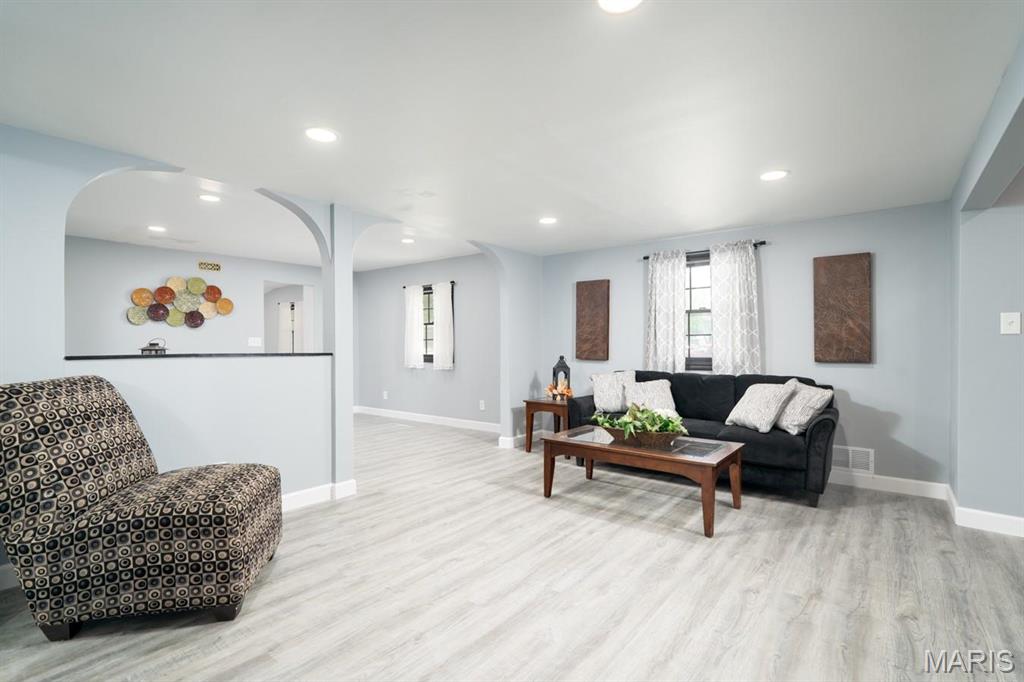 MIRACLE MANOR ADD 2 LOT 41 160X122 IRR PB 23 PG 21 - Residential